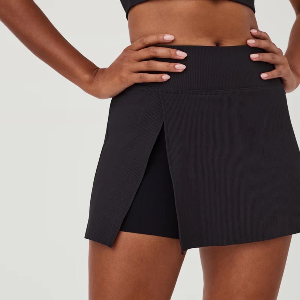 NEW with Tags Spanx The Get Moving Ribbed Front Slit 14" Skort